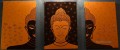 Buda en naranja en paneles escenificados